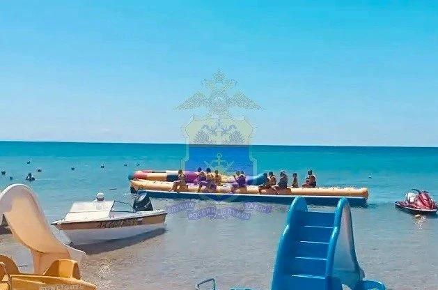 В Евпатории оштрафовали владельца маломерного судна за катание на «банане» в зоне купания