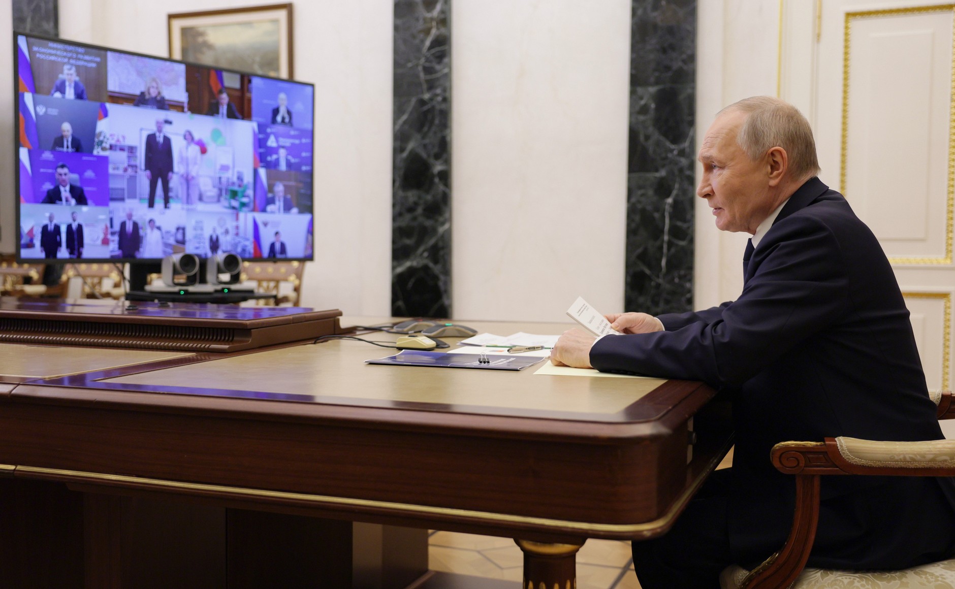 Путин обсудит с членами Правительства социально-экономическое развитие Крыма и Севастополя