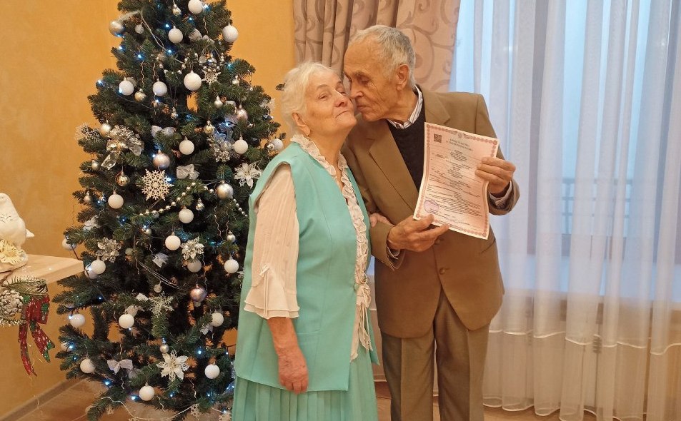 Жених и невеста из Алушты стали самой возрастной крымской парой в этом году