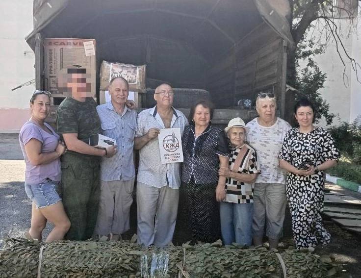 Крымские железнодорожники отправили в зону СВО генераторы и портативные рации