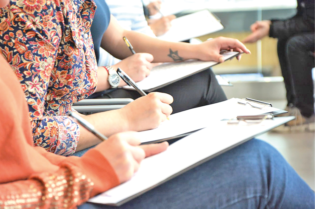 Экзамен для мигрантов, увеличение пособий и QR-коды на консервы: законы декабря