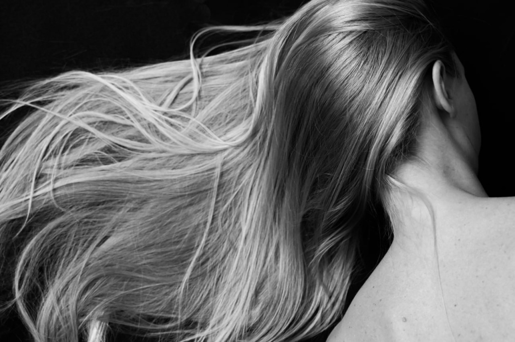 Почему тугие хвосты и дреды могут привести к необратимой потере волос