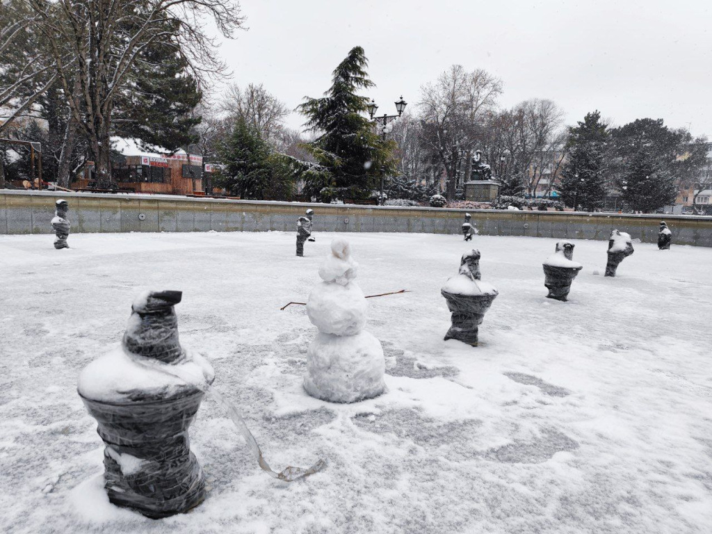 Почему экраны смартфонов чёрные и можно ли взвесить снег: рубрика интересных фактов