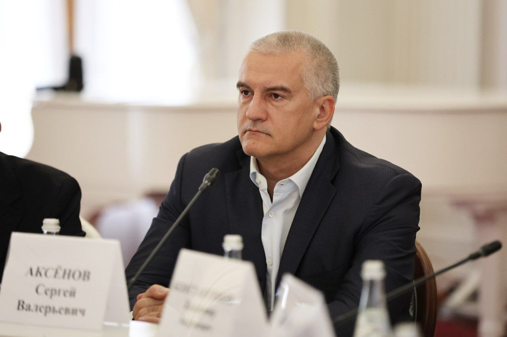 Голова нужна, чтобы работать, а не носить корону: Аксёнов раскритиковал руководство муниципалитетов за равнодушие и неэффективность