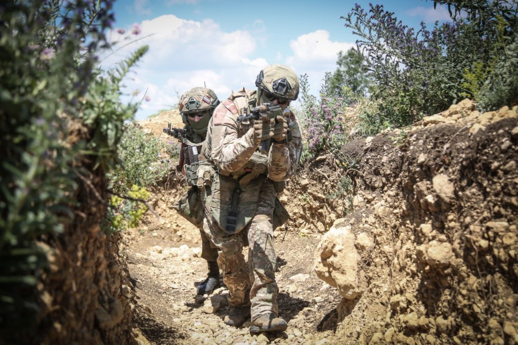 Крымчан приглашают на службу по контракту