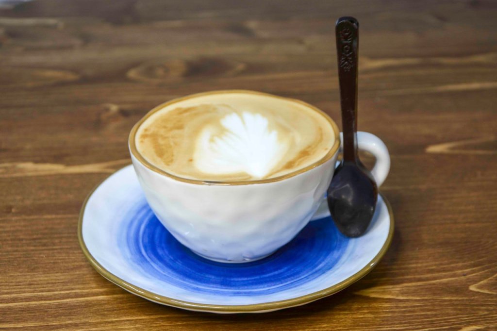 Гастроэнтеролог назвала самый полезный напиток при сидячей работе