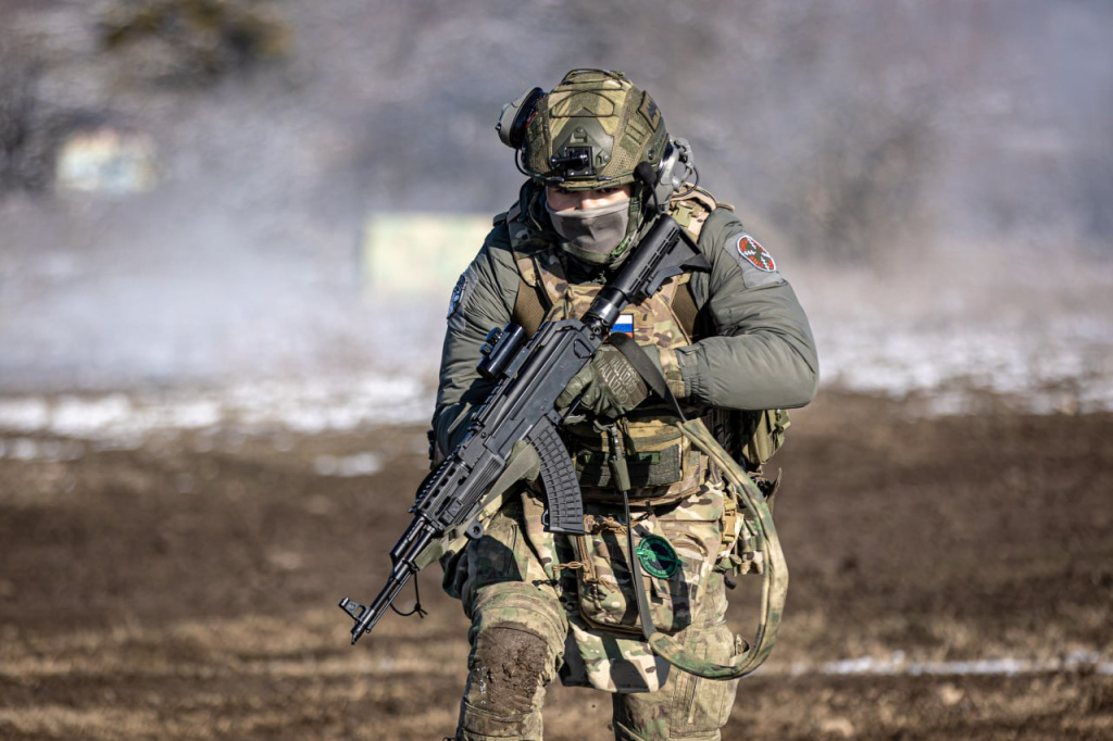 Крымчане могут поступить на военную службу по контракту (18+)