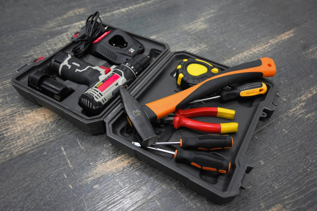 От отвёртки до стремянки: универсальный чемодан настоящего мужчины