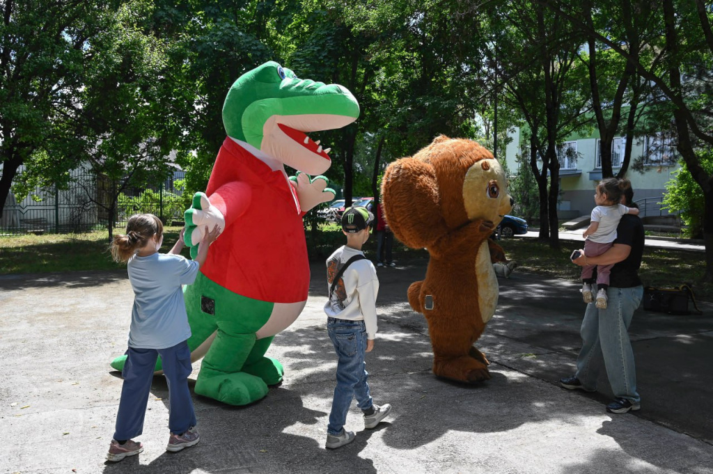 Ключевую роль в обеспечении лагерей Крыма персоналом играют Российские студотряды и сотрудничество с ВУЗами