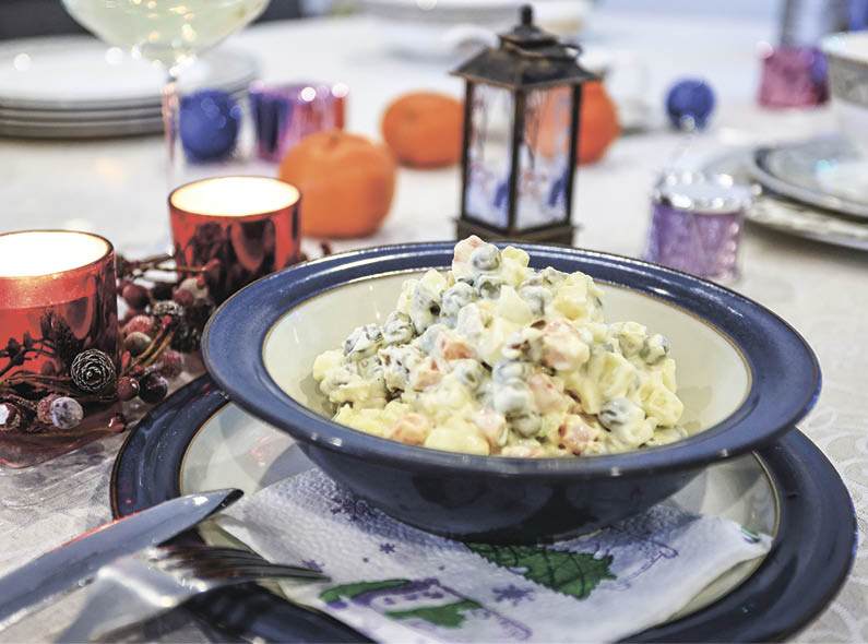 Сроки годности приготовленных блюд: что можно и что нельзя хранить после праздничных застолий