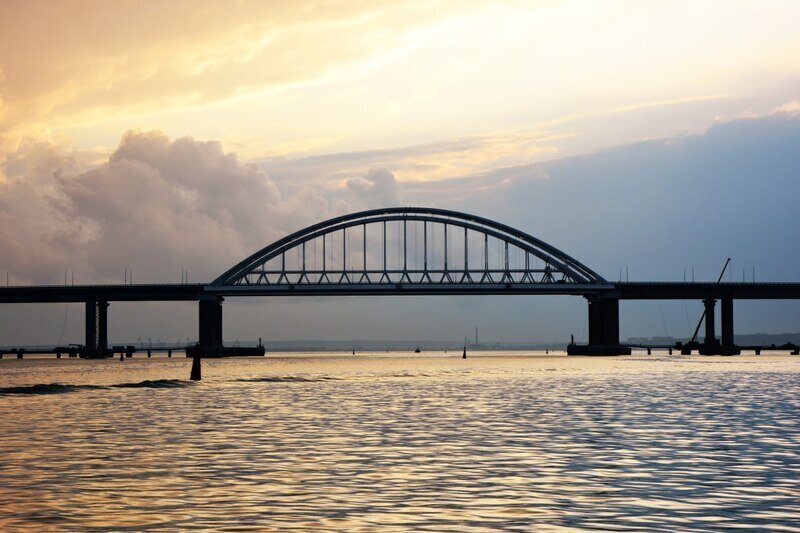 Движение электромобилей и гибридных авто через Крымский мост запретят со стороны Керчи