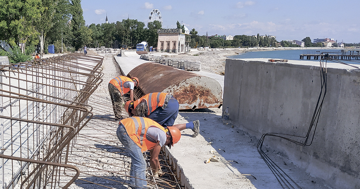 Евпатория последние новости. Набережная Терешковой Евпатория 2022. Реконструкция набережной. Набережная Евпатории реконструкция. Парапет набережной.