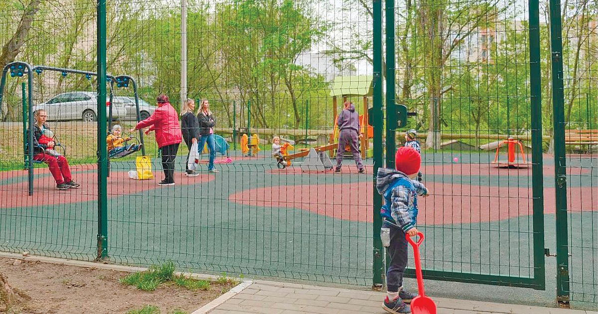 Только для избранных: почему новые детские площадки в Крыму вызывают  недетский раздор
